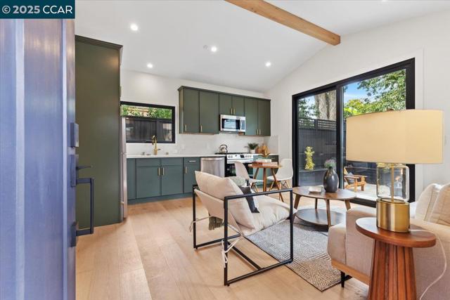 1045 Kains Ave, Albany CA: https://media.crmls.org/mediaz/a15e8665-a95c-4033-b347-92f994506e3d.jpg