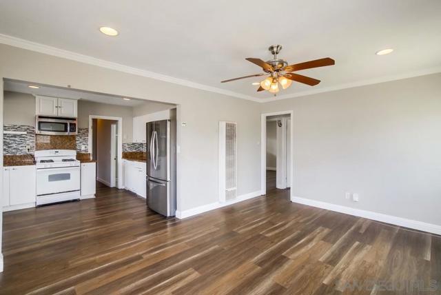 6327 Newsome Dr, San Diego CA: https://media.crmls.org/mediaz/a15eb1c1-4ae8-40a1-bbc9-b76c1e5ead05.jpg