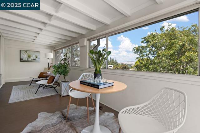 2200 Pine Knoll Dr, Walnut Creek CA: https://media.crmls.org/mediaz/a15eb2ba-e0d3-416b-a2c5-5ceb5a9afbaf.jpg