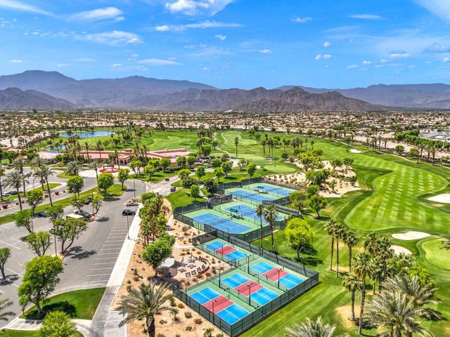 44085 Royal Troon Drive, Indio CA: https://media.crmls.org/mediaz/a15ed783-c9cc-4fd3-9127-891f87de2a9f.jpg
