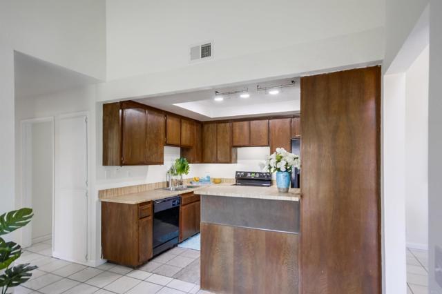 Detail Gallery Image 20 of 39 For 2230 Arborviate Ln, Spring Valley,  CA 91977 - 3 Beds | 2 Baths