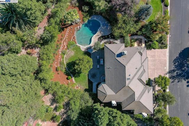 Image 43 of 48 For 952 Gray Fox Cir