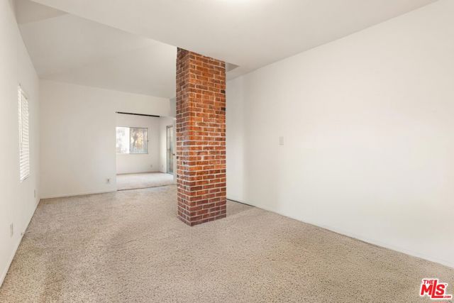 160 Wadsworth Avenue, Santa Monica CA: https://media.crmls.org/mediaz/a15fa800-d0f3-4e10-a68d-7c1bed2ad77c.jpg