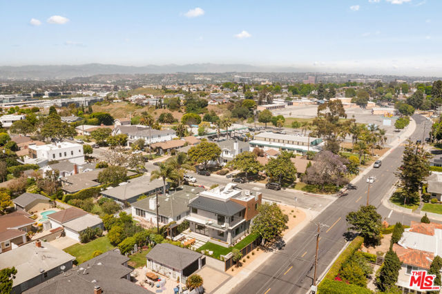 7543 Denrock Avenue, Los Angeles CA: https://media.crmls.org/mediaz/a15fc412-7b1d-4dfe-9027-0ceaa1363f4e.jpg