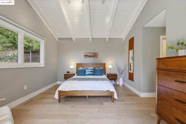 260 Alvarado Rd, Berkeley CA: https://media.crmls.org/mediaz/a15fe310-5776-4017-82d2-e1816e1349e2.jpg