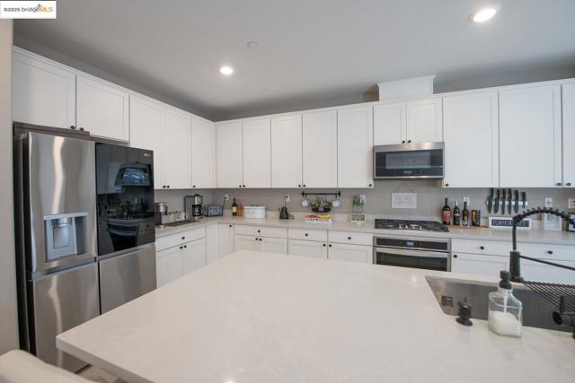 5132 Kevin PL, Rohnert Park CA: https://media.crmls.org/mediaz/a15ff9bc-6df3-41c2-a4d7-a21134a566a7.jpg