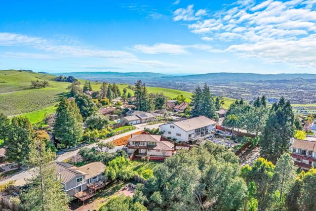 3735 Oak Canyon Lane, Morgan Hill CA: https://media.crmls.org/mediaz/a160b4e2-4491-401c-9623-76c943ee8a18.jpg