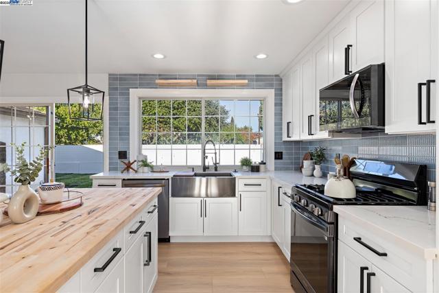2656 Hilton St, Union City CA: https://media.crmls.org/mediaz/a160bed1-4902-425e-86c9-13a0d48e830d.jpg