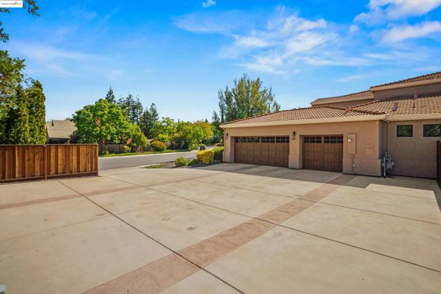 379 Yukon Way, Livermore CA: https://media.crmls.org/mediaz/a160f024-d1ae-4079-8161-98e4ba74b278.jpg