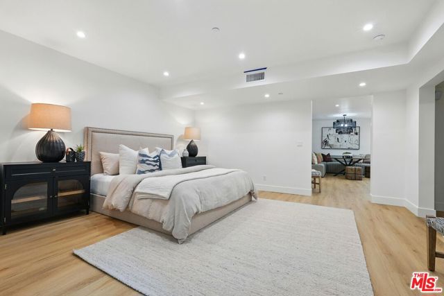 913 913 1/2 N Beverly Glen Boulevard, Bel Air CA: https://media.crmls.org/mediaz/a161f55f-8aeb-49c3-af78-0548746f9bd4.jpg