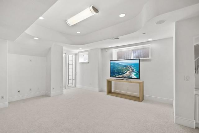 12690 Dianne Drive, Los Altos Hills CA: https://media.crmls.org/mediaz/a16213c0-408a-4e9f-ab41-c26bb5ce7f36.jpg