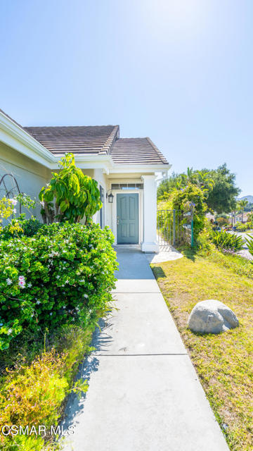 2210 Rutland Place, Thousand Oaks CA: https://media.crmls.org/mediaz/a16234b8-78c7-4a2a-841a-70dde333efca.jpg