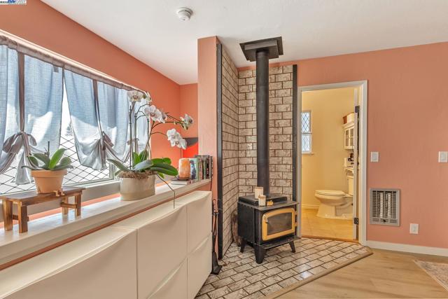 2019 E St, Hayward CA: https://media.crmls.org/mediaz/a162c658-bc2a-4821-b110-7b211a838468.jpg
