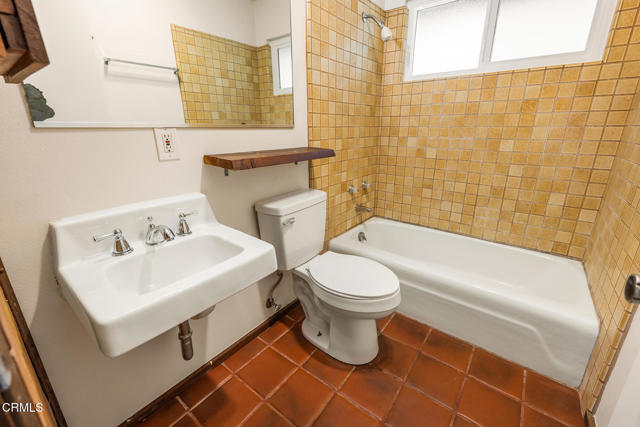 11220 N Ventura Avenue, Ojai CA: https://media.crmls.org/mediaz/a162f3f6-6921-4d27-8b8d-452d5ed071c0.jpg