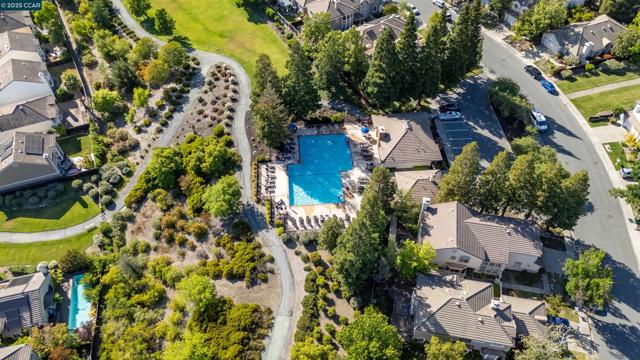 5 Stuart Place, Danville CA: https://media.crmls.org/mediaz/a1630991-e3b5-4d0b-8b1a-6339e763cc5d.jpg