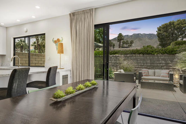 2006 E Sandalwood Drive, Palm Springs CA: https://media.crmls.org/mediaz/a16333c7-e9a2-4f2d-adf7-d57dd4ca0106.jpg