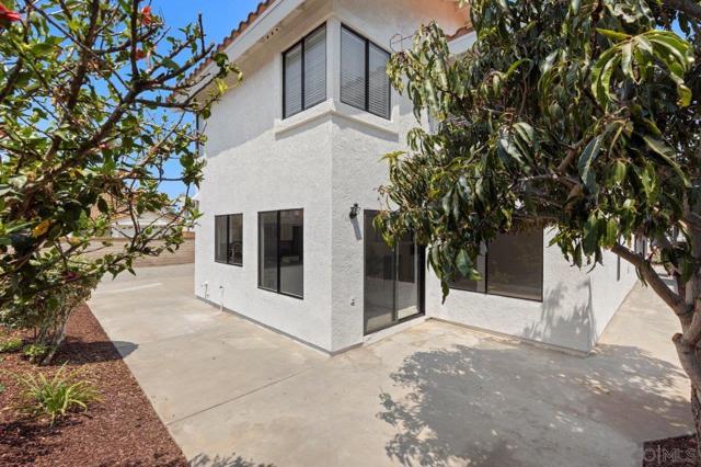 10785 Chinon Circle, San Diego CA: https://media.crmls.org/mediaz/a1637fb9-61c4-4f8f-974f-9219f8c63563.jpg