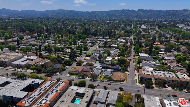 13444 Burbank Boulevard, Sherman Oaks CA: https://media.crmls.org/mediaz/a163e502-bad2-46c4-b0a8-6c5d0271a6b7.jpg
