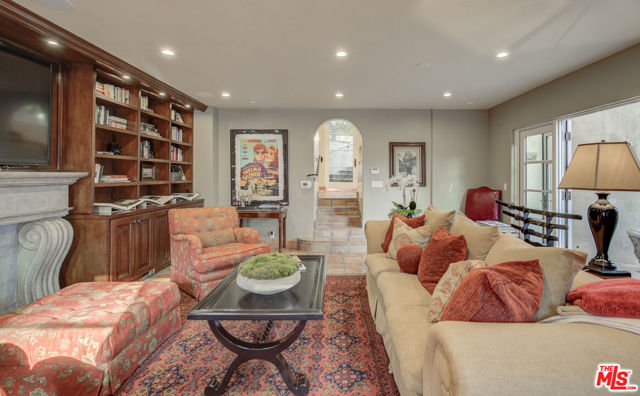 2880 NICHOLS CANYON Road, Los Angeles CA: https://media.crmls.org/mediaz/a16441e9-c948-4207-8111-a6a6f7d6db81.jpg