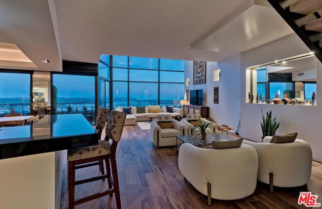 4335 Marina City Drive, Marina del Rey CA: https://media.crmls.org/mediaz/a1645882-4c5f-4817-920a-adc4cbbde5ea.jpg