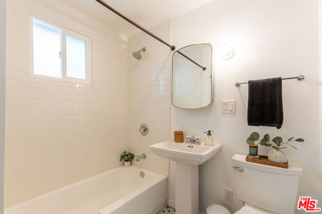 1519 Morton Terrace, Los Angeles CA: https://media.crmls.org/mediaz/a164abd2-111b-4f98-a53d-928cb8424836.jpg