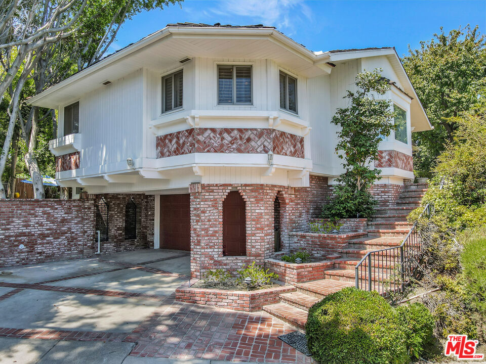 5025 Delita Place
