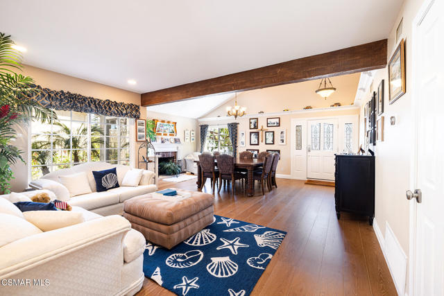 411 Blackhawk Drive, Newbury Park CA: https://media.crmls.org/mediaz/a165e4e2-7cfb-4c02-a2d2-2e33301cc0c5.jpg