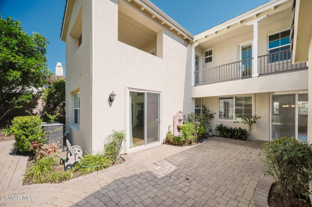 2079 Legacy Drive, Simi Valley CA: https://media.crmls.org/mediaz/a1662702-d7c0-4738-89c9-bdb15259e657.jpg