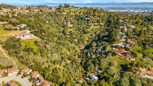 5 El Vanada Road, Redwood City CA: https://media.crmls.org/mediaz/a1663698-06aa-4db6-9710-ae7518de418a.jpg