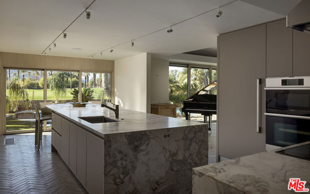 40281 Sand Dune Road, Rancho Mirage CA: https://media.crmls.org/mediaz/a1665664-9f6f-4783-be7a-40d73c3ed0af.jpg
