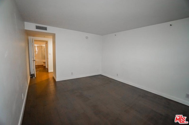 600 W 9Th Street, Los Angeles CA: https://media.crmls.org/mediaz/a1668a9d-cc46-4683-99cb-433e14aeda23.jpg