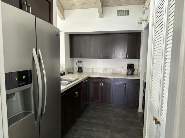450 Sunningdale Drive, Rancho Mirage CA: https://media.crmls.org/mediaz/a166c442-06a3-4f4b-bf62-a76651ebb91b.jpg