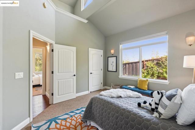 3244 Ridgeview PL, Hayward CA: https://media.crmls.org/mediaz/a1676b77-d7b2-4d7f-ada0-e465d6f6d7ed.jpg