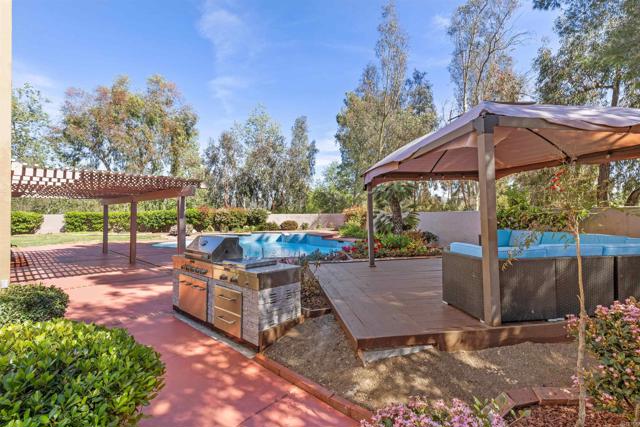 Detail Gallery Image 6 of 60 For 16883 Saint Andrews Dr, Poway,  CA 92064 - 5 Beds | 5/1 Baths