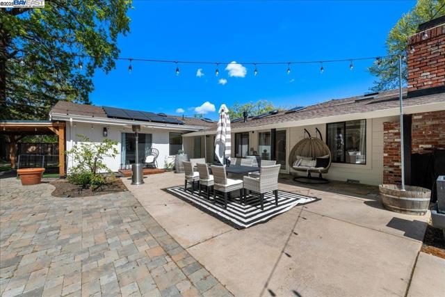 325 Crest Ave, Alamo CA: https://media.crmls.org/mediaz/a167c5c7-ebc4-4e59-9014-254846a1bcfd.jpg