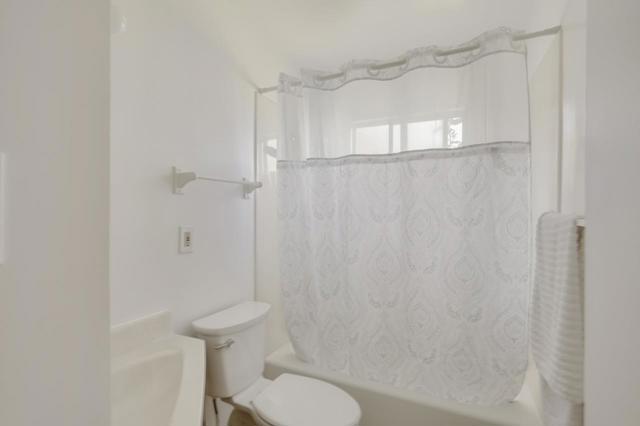 6364 Thomas Avenue, Newark CA: https://media.crmls.org/mediaz/a167c72d-05c8-4ed1-8939-8648015cedd2.jpg