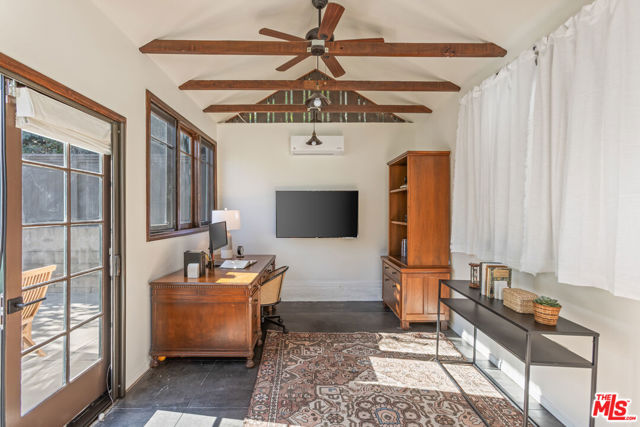 601 S Hudson Avenue, Pasadena CA: https://media.crmls.org/mediaz/a167d1f3-81b1-4fd6-8177-de736bd42aaf.jpg