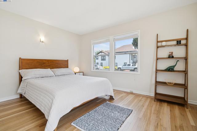 2200 Peach St, Pinole CA: https://media.crmls.org/mediaz/a1683fd7-620a-4103-a7ca-93816526bfc7.jpg