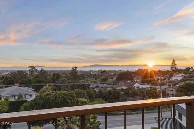 Detail Gallery Image 5 of 79 For 4149 Foothill Rd, Ventura,  CA 93003 - 4 Beds | 3 Baths