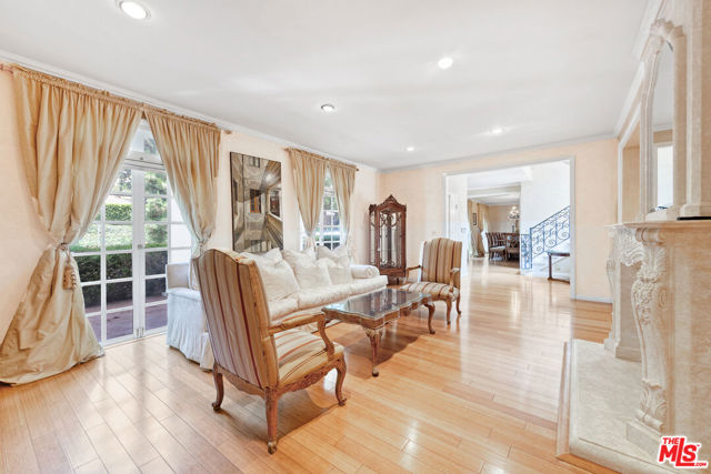 1148 COLDWATER CANYON Drive, Beverly Hills CA: https://media.crmls.org/mediaz/a1689423-d779-4b64-b3e9-acd9f47fc6cc.jpg