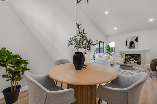 2227 Foxhill Drive, Martinez CA: https://media.crmls.org/mediaz/a168eb30-07c9-48d7-bfcd-09dcf5932464.jpg
