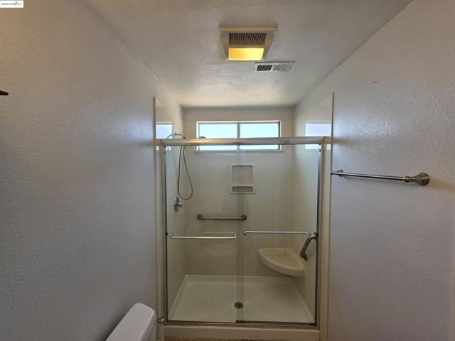 136 Evergreen Way, Vallejo CA: https://media.crmls.org/mediaz/a16919bc-ef72-4ad9-b6d3-2717cd331bdb.jpg