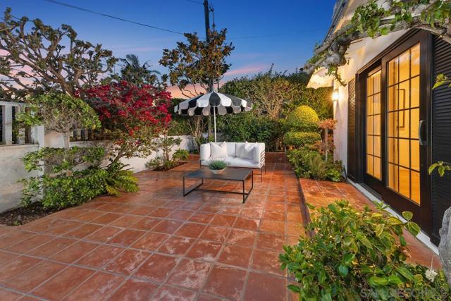 7505 Pepita Way, La Jolla CA: https://media.crmls.org/mediaz/a1694a4f-5987-43d8-a87f-506ee622a959.jpg