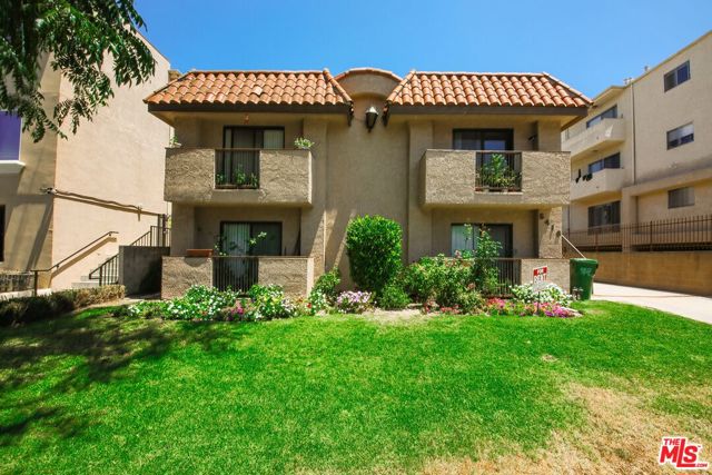 5418 Hermitage Avenue, Valley Village CA: https://media.crmls.org/mediaz/a169d286-070f-4aa9-984d-be05281732ab.jpg