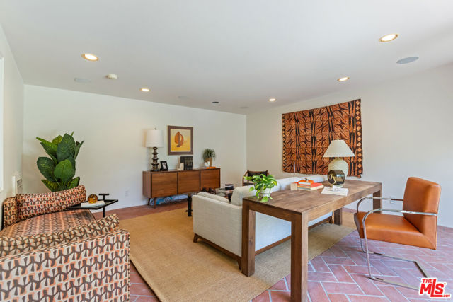 7361 Oakwood Avenue, Los Angeles CA: https://media.crmls.org/mediaz/a16a0f99-78f6-48cb-853c-64d88b45c9b6.jpg