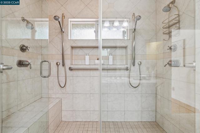 1450 Finley Ln, Alamo CA: https://media.crmls.org/mediaz/a16a777c-d6d8-41cc-b2b2-e1ba5d8212fc.jpg