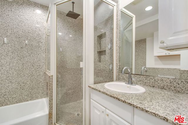 7231 Vanalden Avenue, Reseda CA: https://media.crmls.org/mediaz/a16acb4e-dd54-40bc-a9bf-e91dfcfad21d.jpg