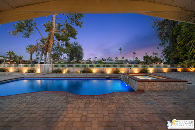 2002 S Bobolink Lane, Palm Springs CA: https://media.crmls.org/mediaz/a16b9223-4232-4519-8a4c-36ee5e23af6f.jpg