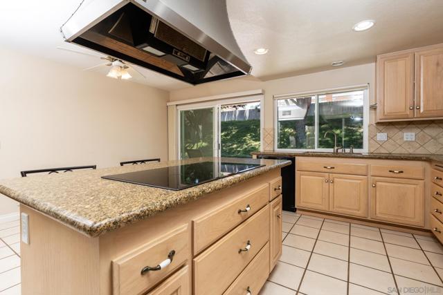 17893 Corte Emparrado, San Diego CA: https://media.crmls.org/mediaz/a16c9efa-57d1-4f33-a4c2-f514e8a112d5.jpg