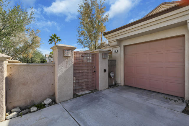 1041 E ViA San Dimas Road, Palm Springs CA: https://media.crmls.org/mediaz/a16dce74-c655-4a45-826f-9113c1785fd7.jpg